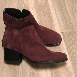 Born size 8 suede wine colored ankle boots